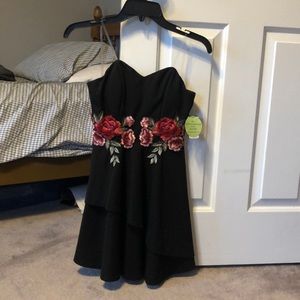 Strapless embroidered dress